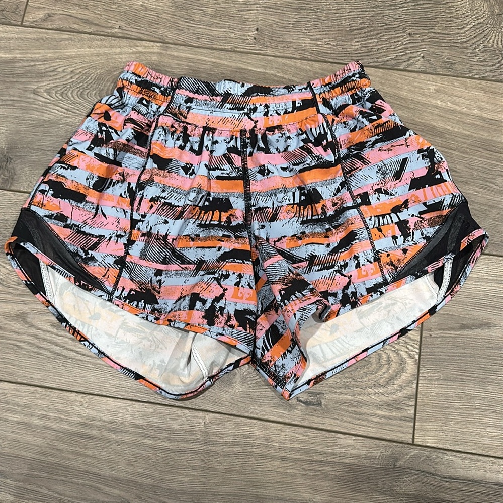 Lululemon Hotty Hot Low-Rise Lined Short 4”